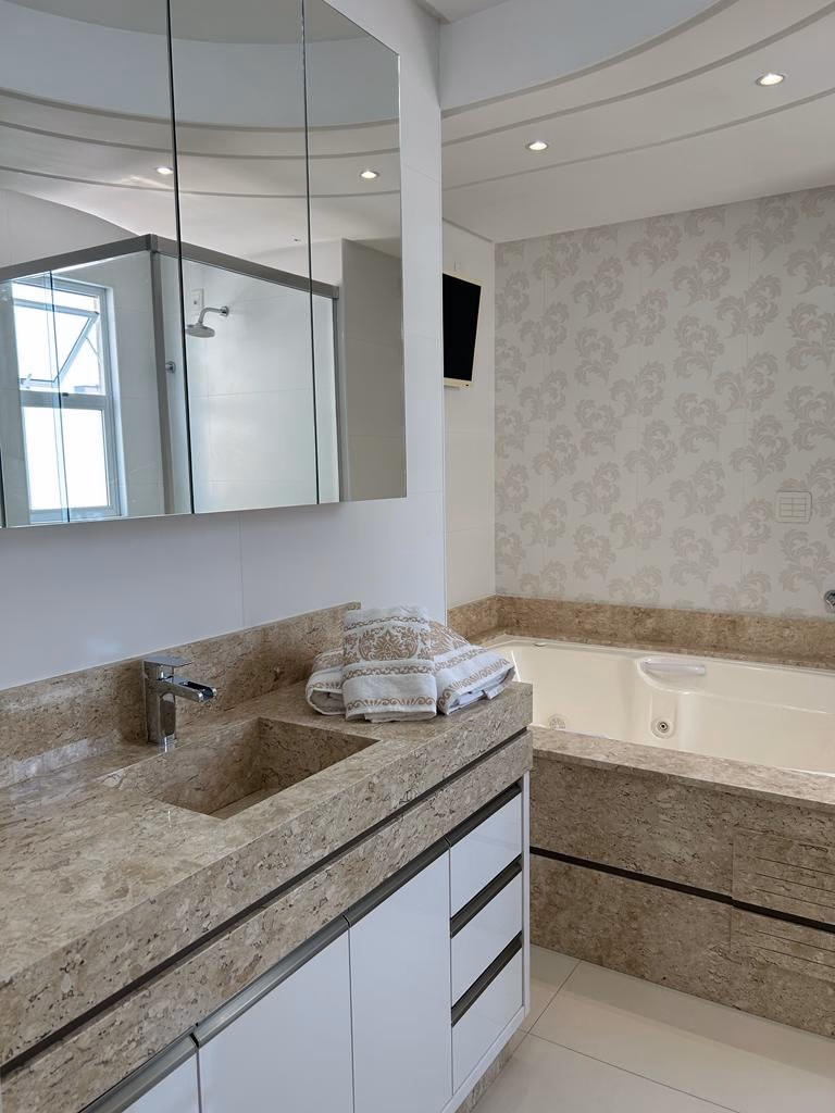 Apartamento 4 suítes em Meia Praia — Meia Praia, Itapema