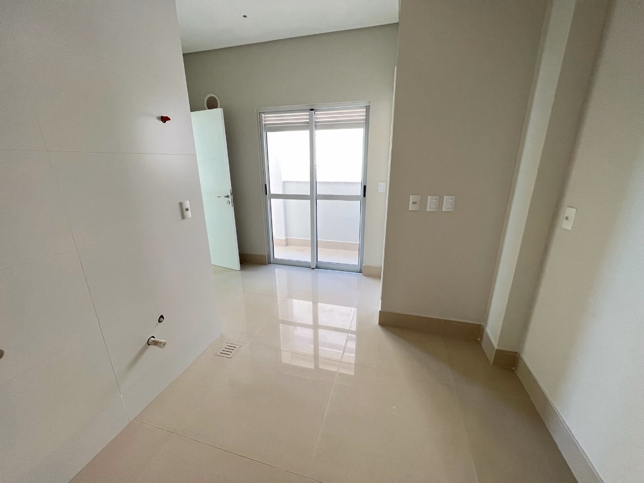 Apartamento 4 suítes em Meia Praia — Meia Praia, Itapema