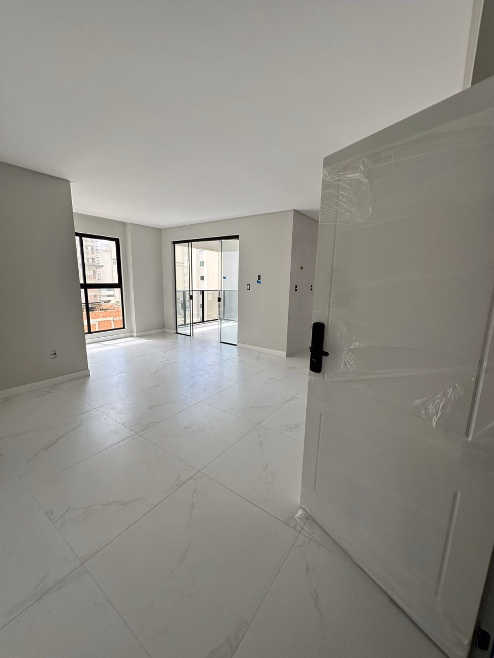 Apartamento 3 suítes em Meia Praia — Meia Praia, Itapema