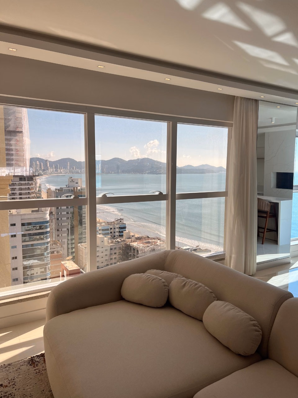 Apartamento 4 suítes em Meia Praia — Meia Praia, Itapema