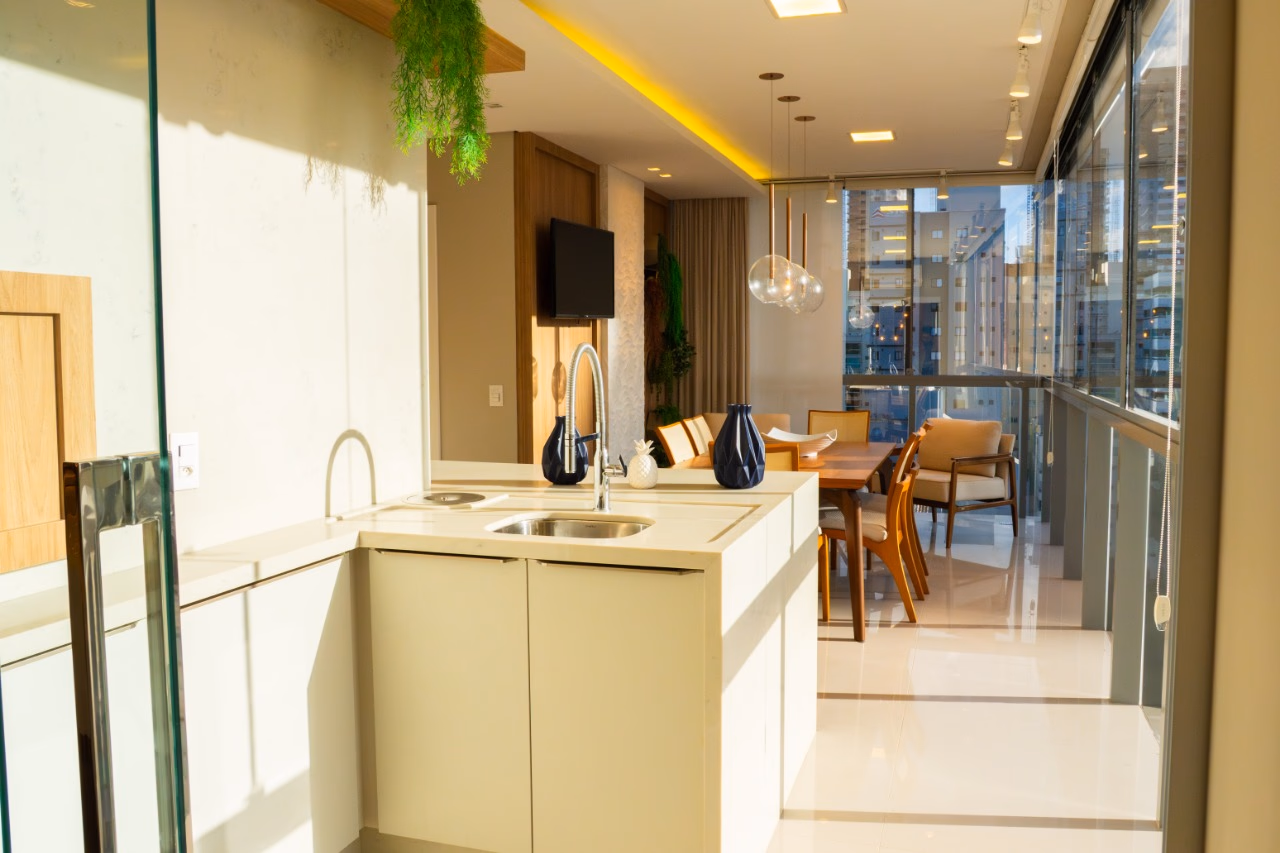 Apartamento 4 suítes em Meia Praia — Meia Praia, Itapema
