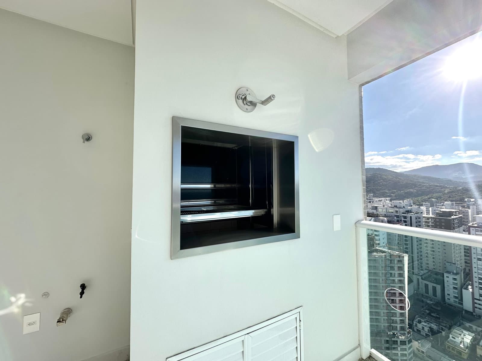 Apartamento 4 suítes em Meia Praia — Meia Praia, Itapema