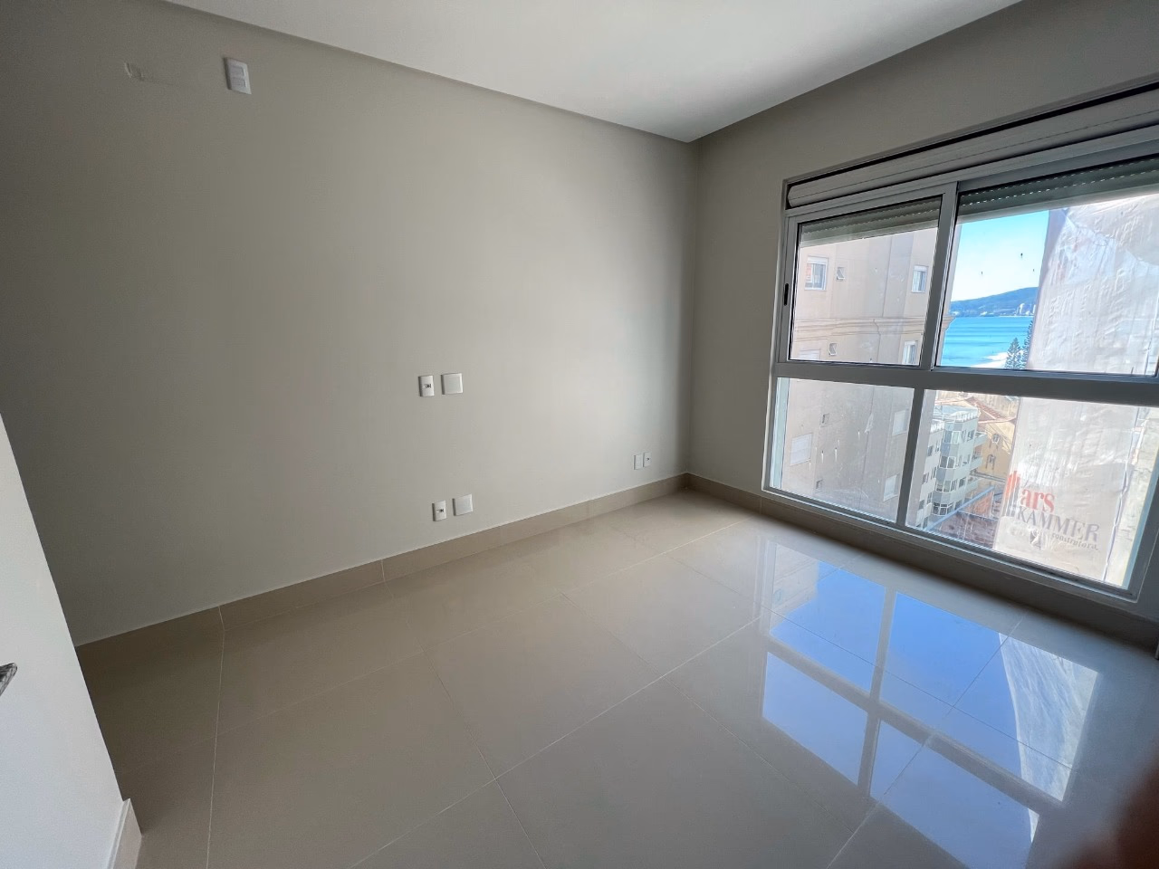 Apartamento 4 suítes em Meia Praia — Meia Praia, Itapema