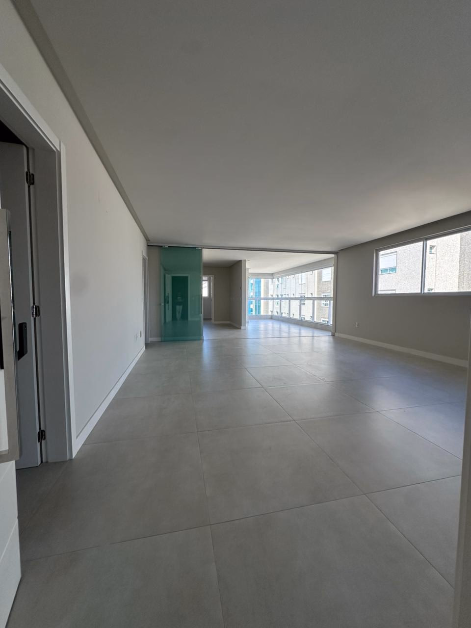 Apartamento 4 suítes em Meia Praia — Meia Praia, Itapema