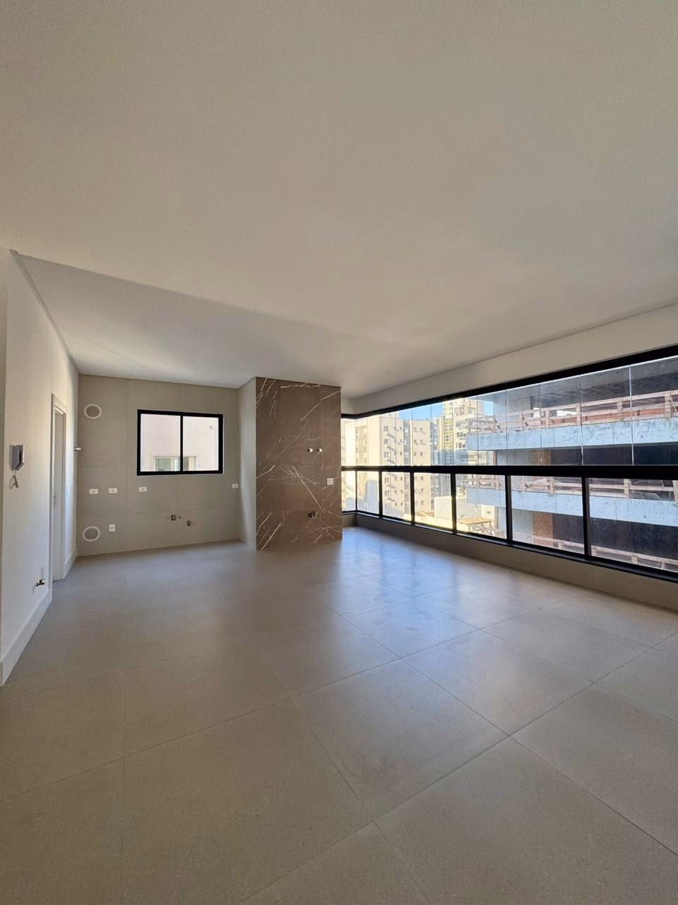 Apartamento 3 suítes em Meia Praia — Meia Praia, Itapema