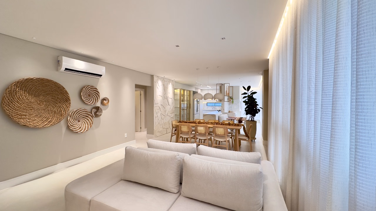 Apartamento 3 suítes em Meia Praia — Meia Praia