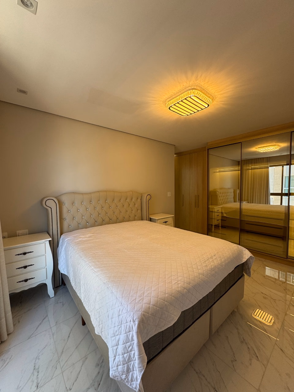 Apartamento 4 suítes em Meia Praia — Meia Praia, Itapema