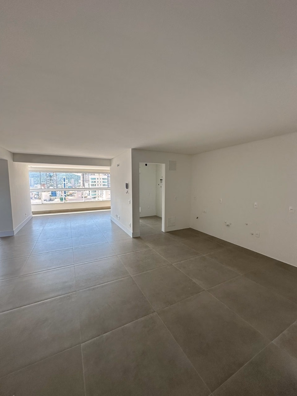 Apartamento 3 suítes em Meia Praia — Meia Praia, Itapema