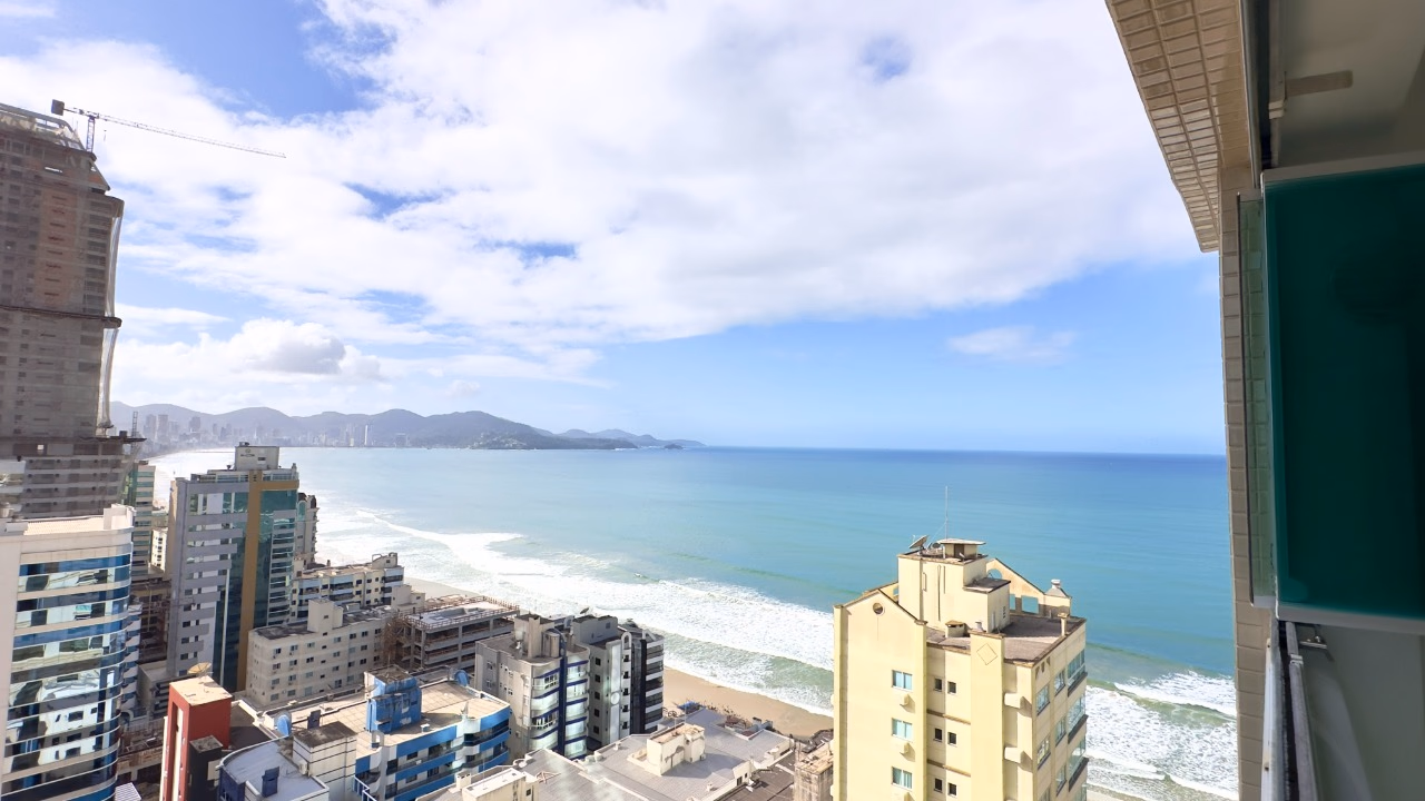 Apartamento 4 suítes em Meia Praia — Meia Praia