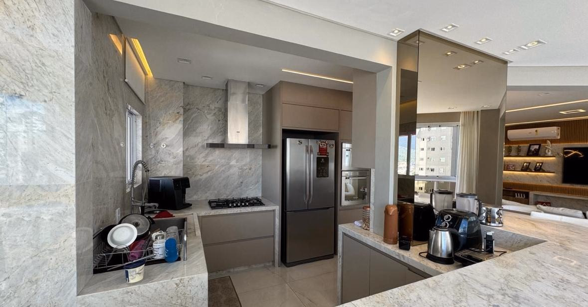 Apartamento 4 suítes em Meia Praia — Meia Praia, Itapema