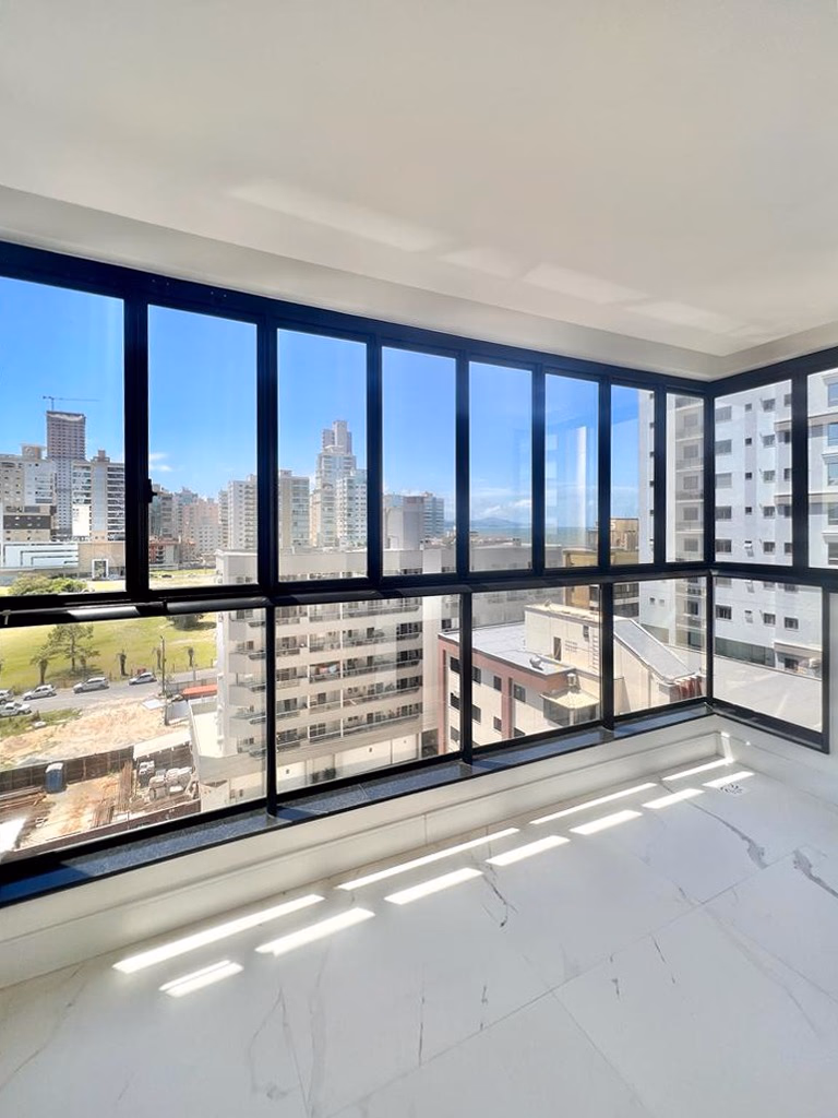 Apartamento 3 suítes em Meia Praia — Meia Praia
