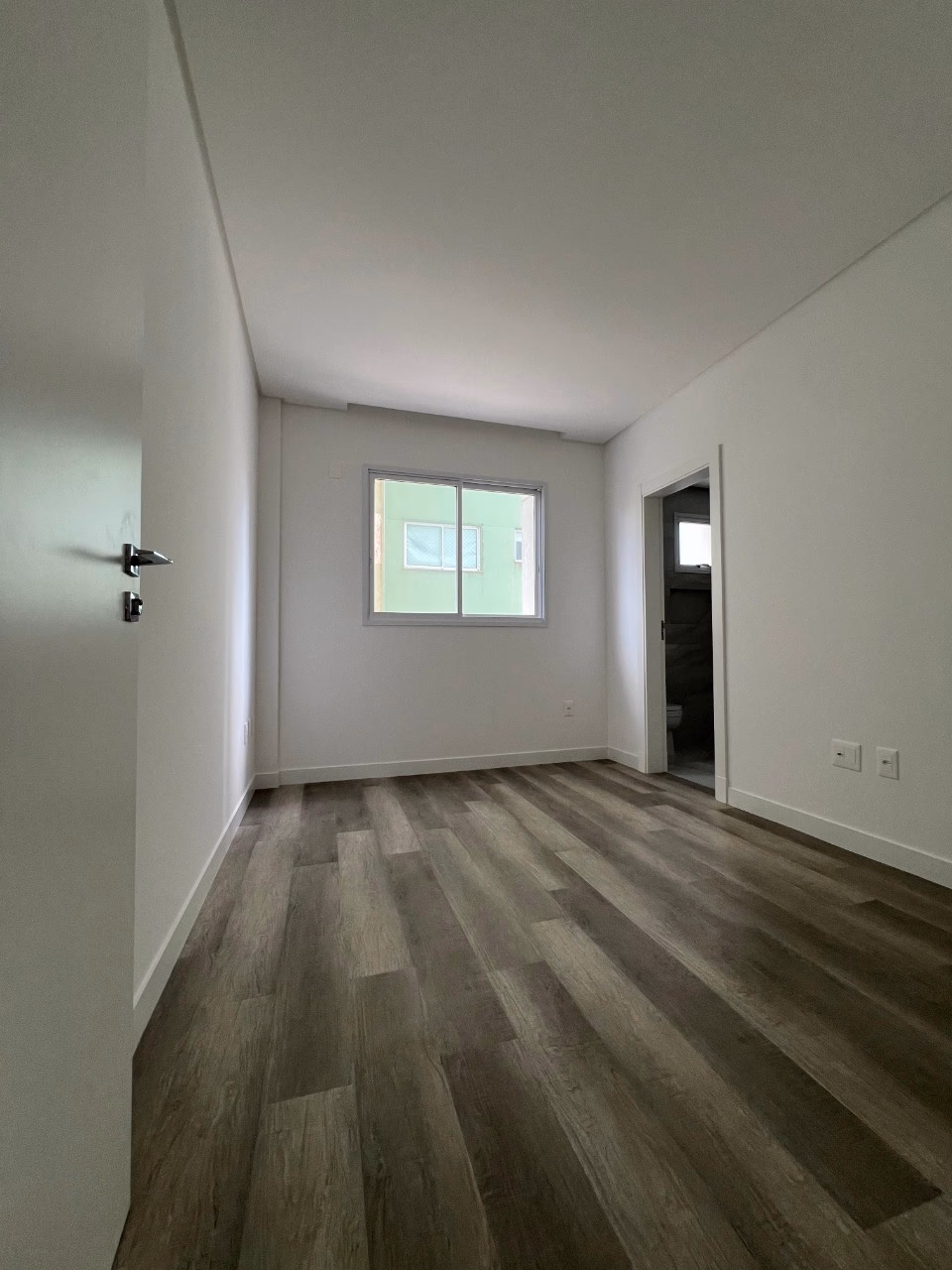 Apartamento 4 suítes em Meia Praia — Meia Praia, Itapema