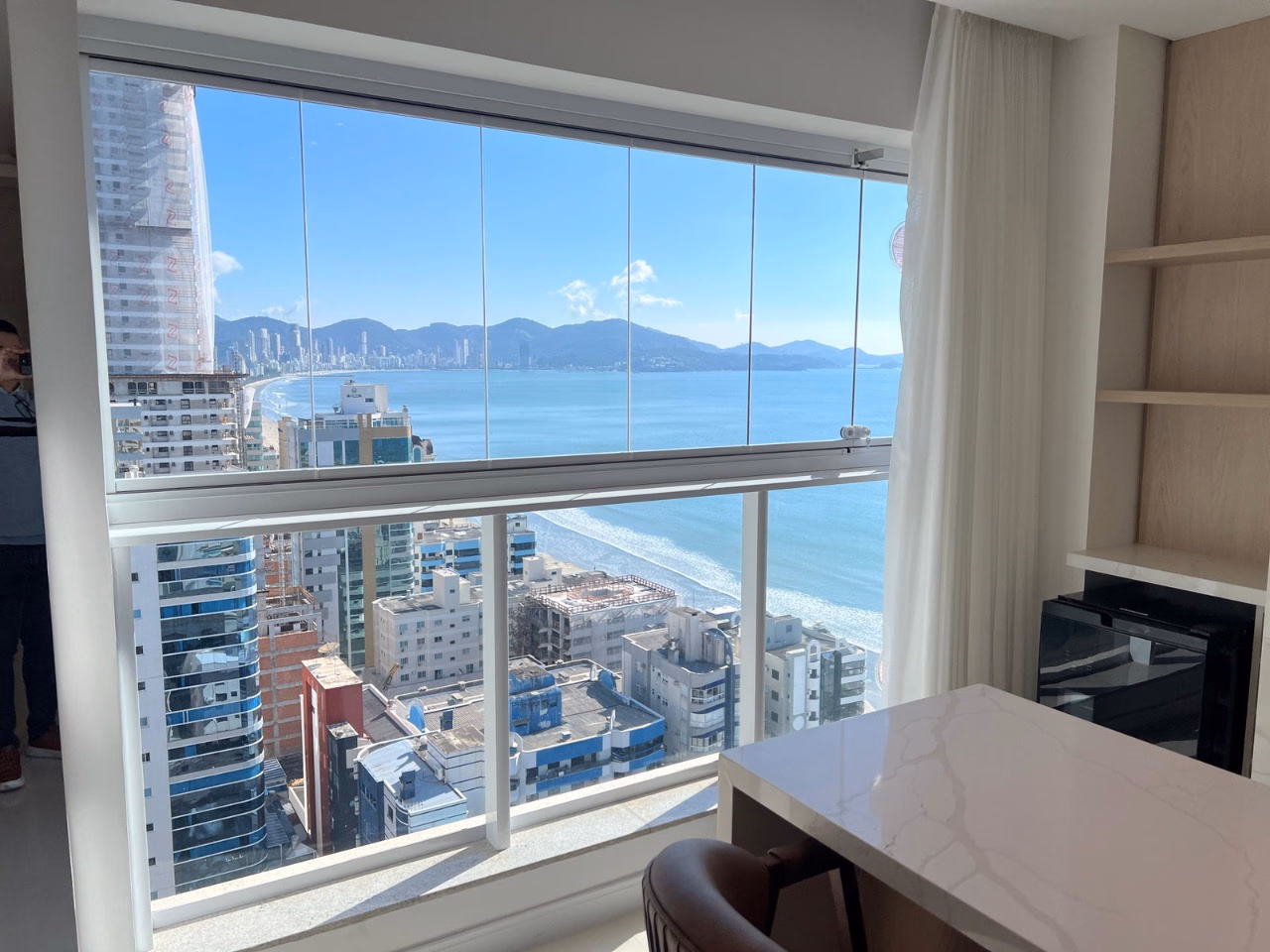Apartamento 4 suítes em Meia Praia — Meia Praia, Itapema