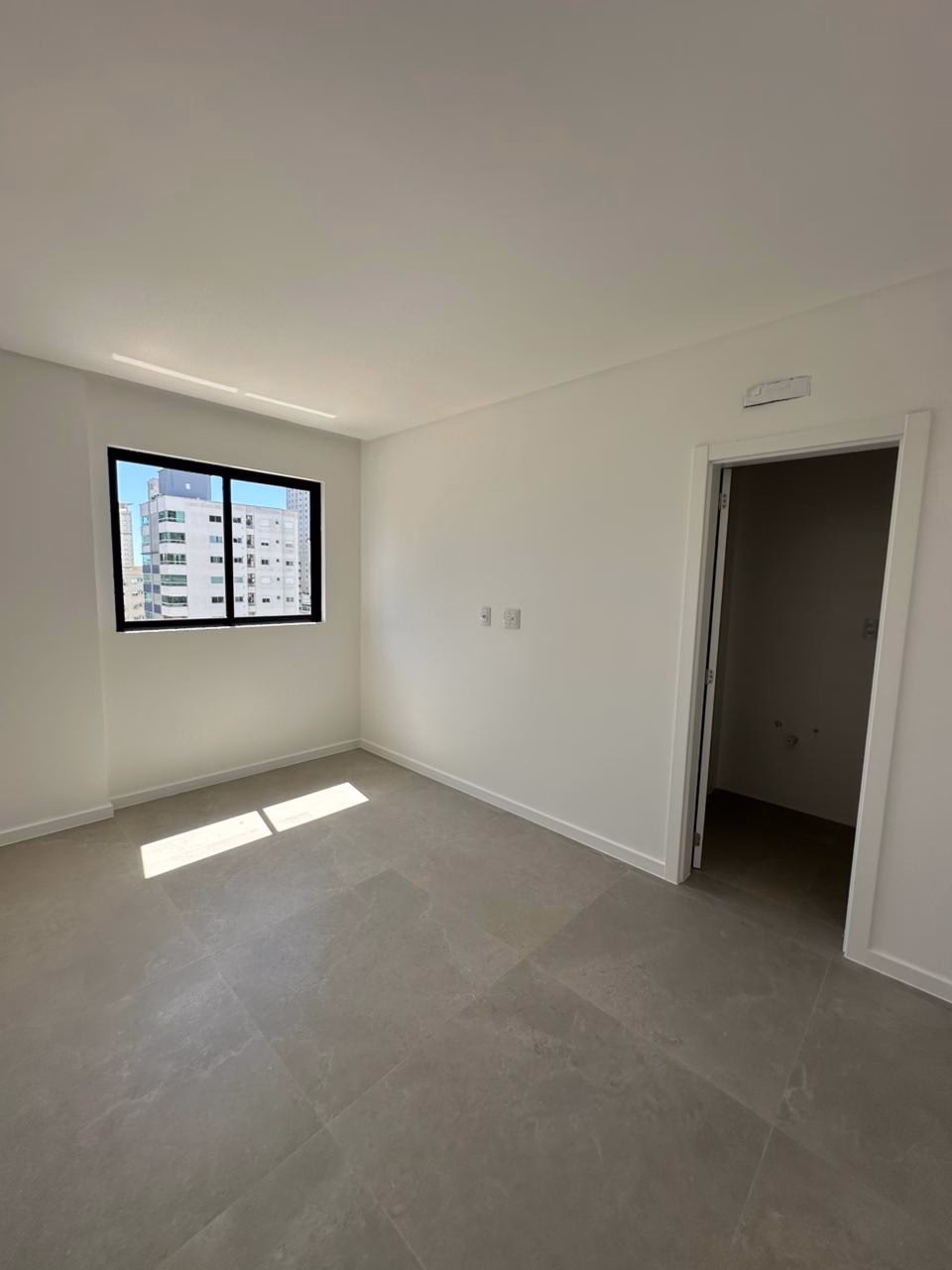 Apartamento 3 suítes em Meia Praia — Meia Praia, Itapema