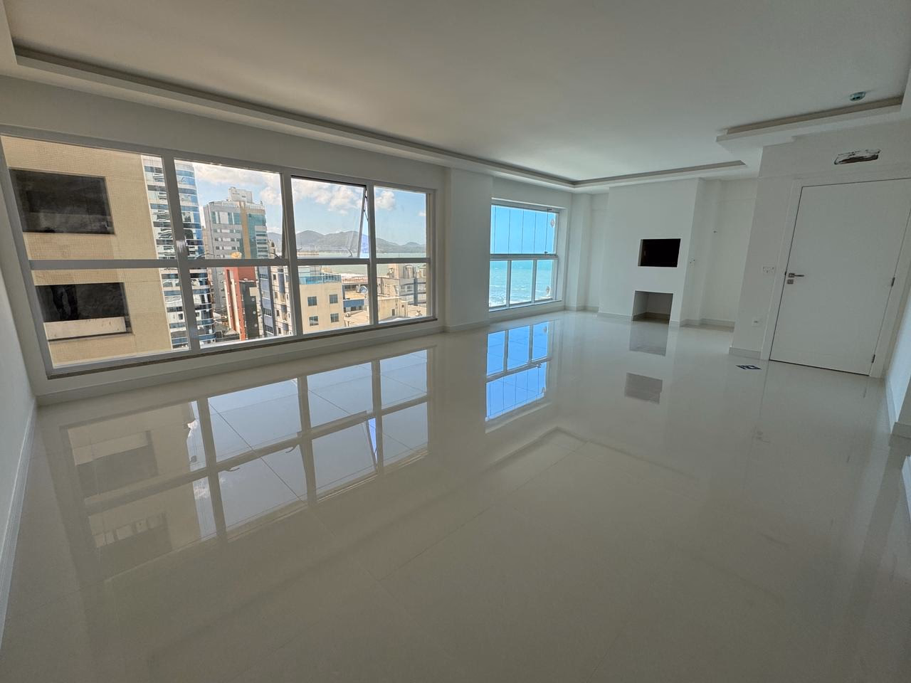 Apartamento 4 suítes em Meia Praia — Meia Praia, Itapema
