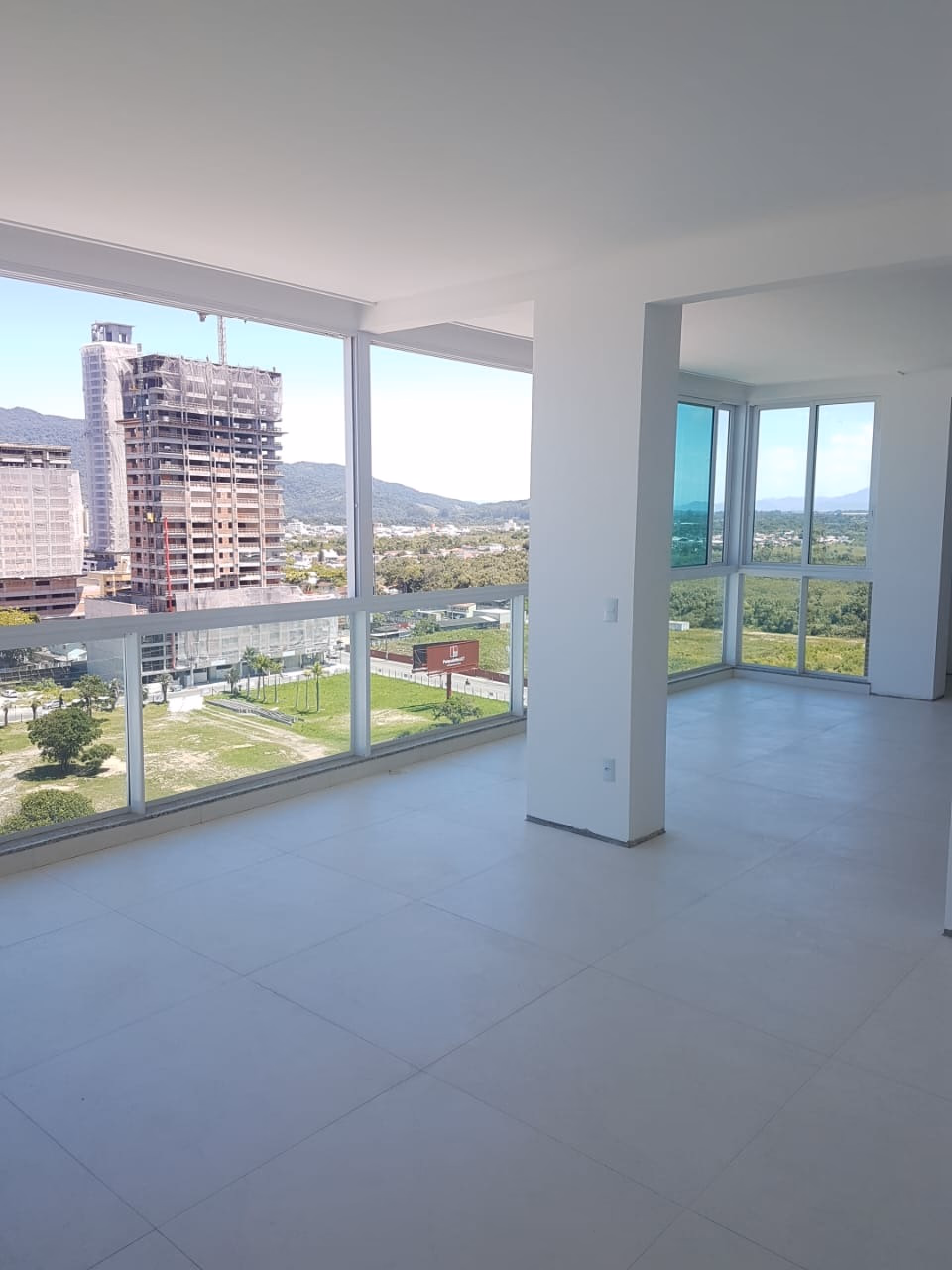 Apartamento 4 suítes em Meia Praia — Meia Praia, Itapema