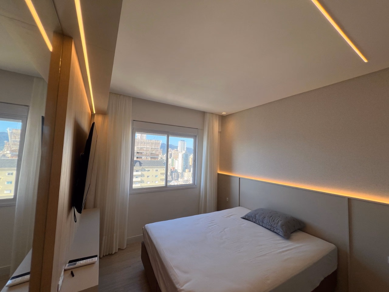 Apartamento 4 suítes em Meia Praia — Meia Praia, Itapema