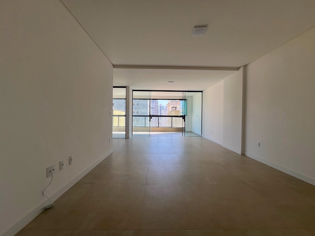 Apartamento 3 suítes em Meia Praia — Meia Praia, Itapema
