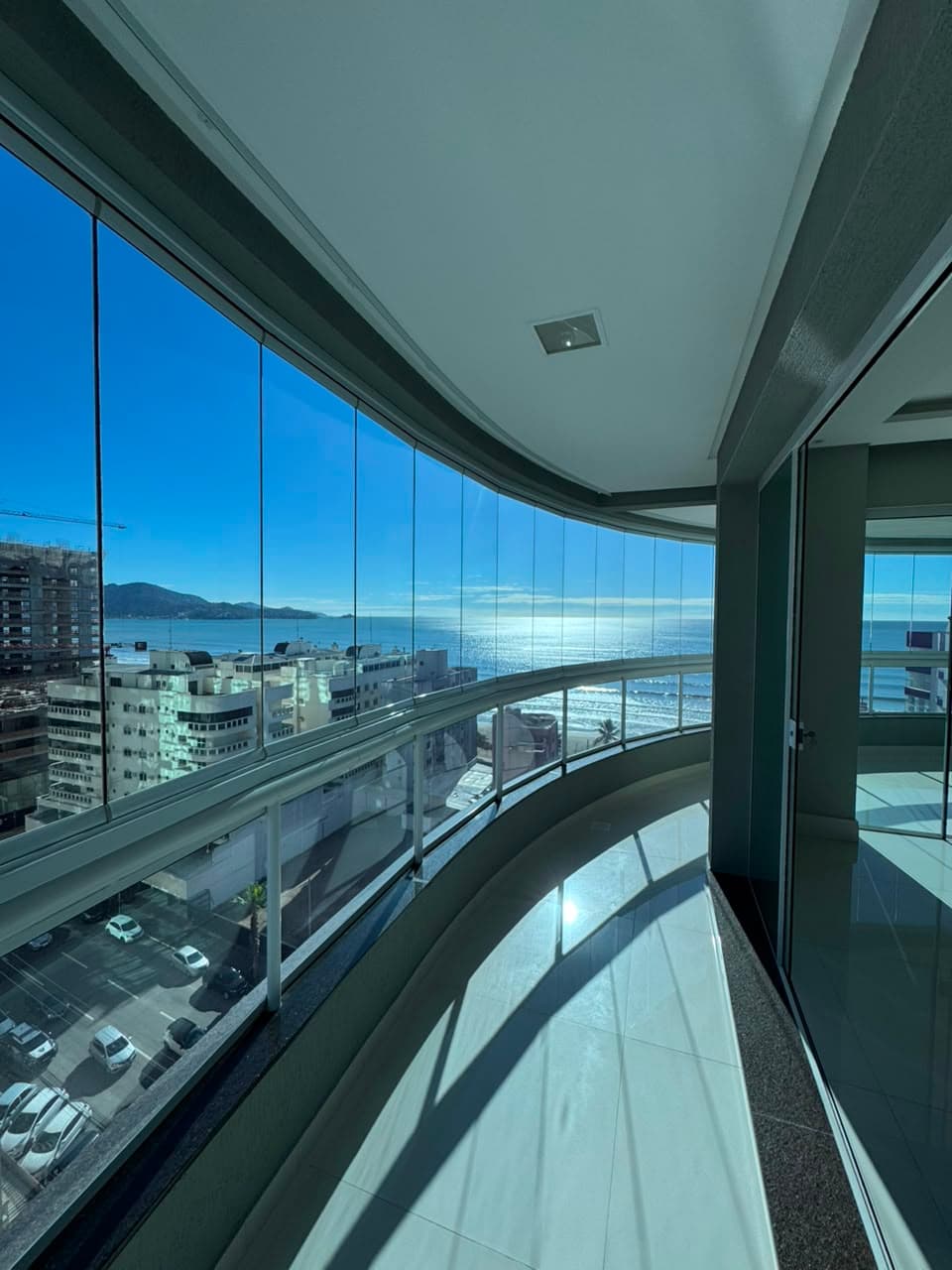 Apartamento 4 suítes em Meia Praia — Meia Praia, Itapema