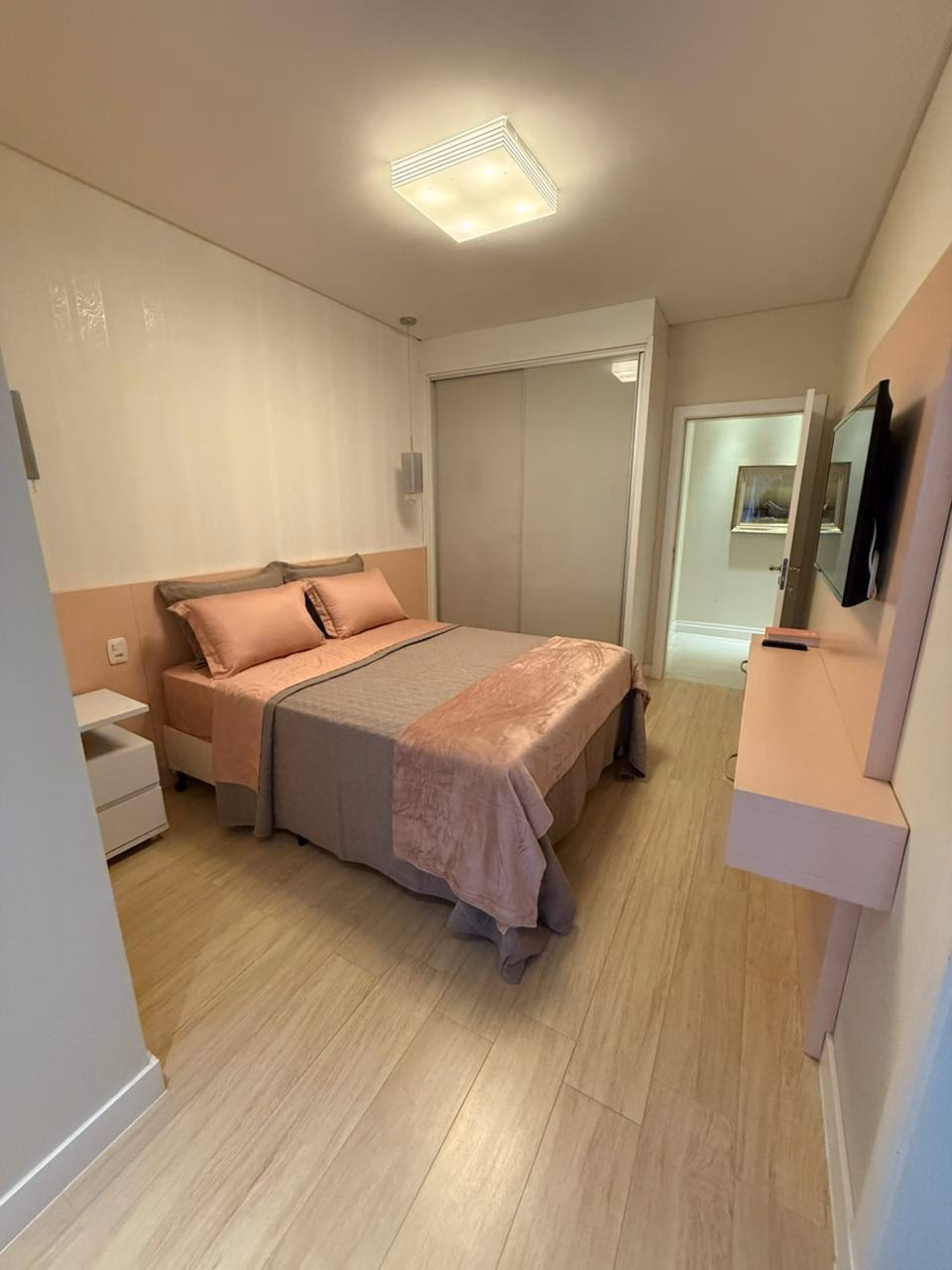 Apartamento 3 suítes em Meia Praia — Meia Praia, Itapema