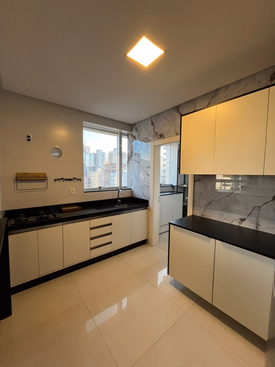 Apartamento 3 suítes em Meia Praia — Meia Praia, Itapema