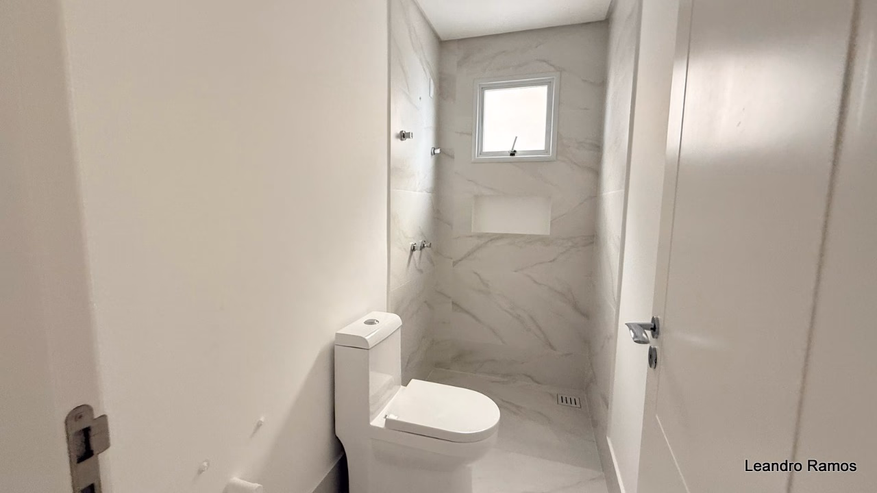 Apartamento 4 suítes em Meia Praia — Meia Praia, Itapema