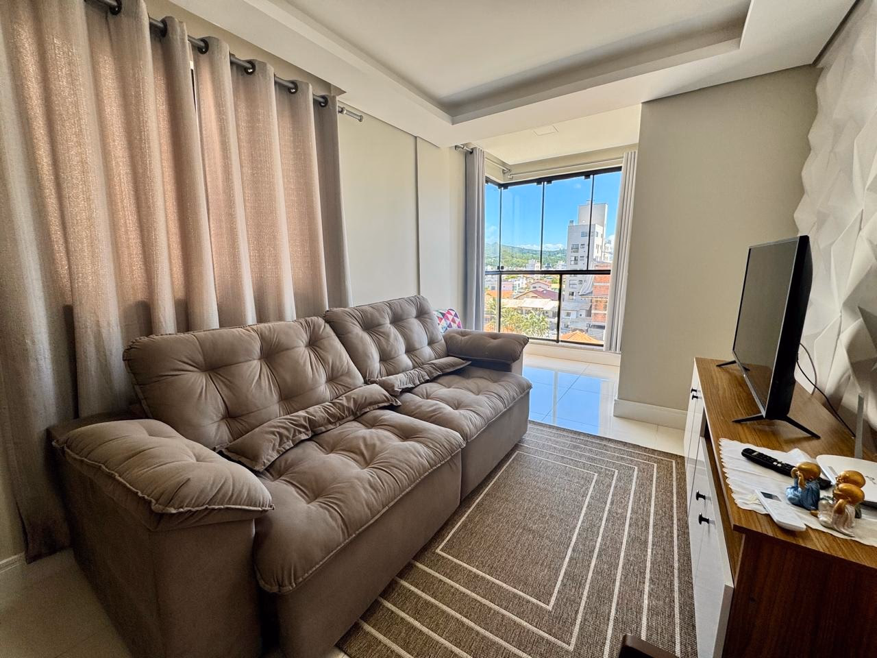 Apartamento 2 suítes em Balneário Perequê — Balneário Perequê