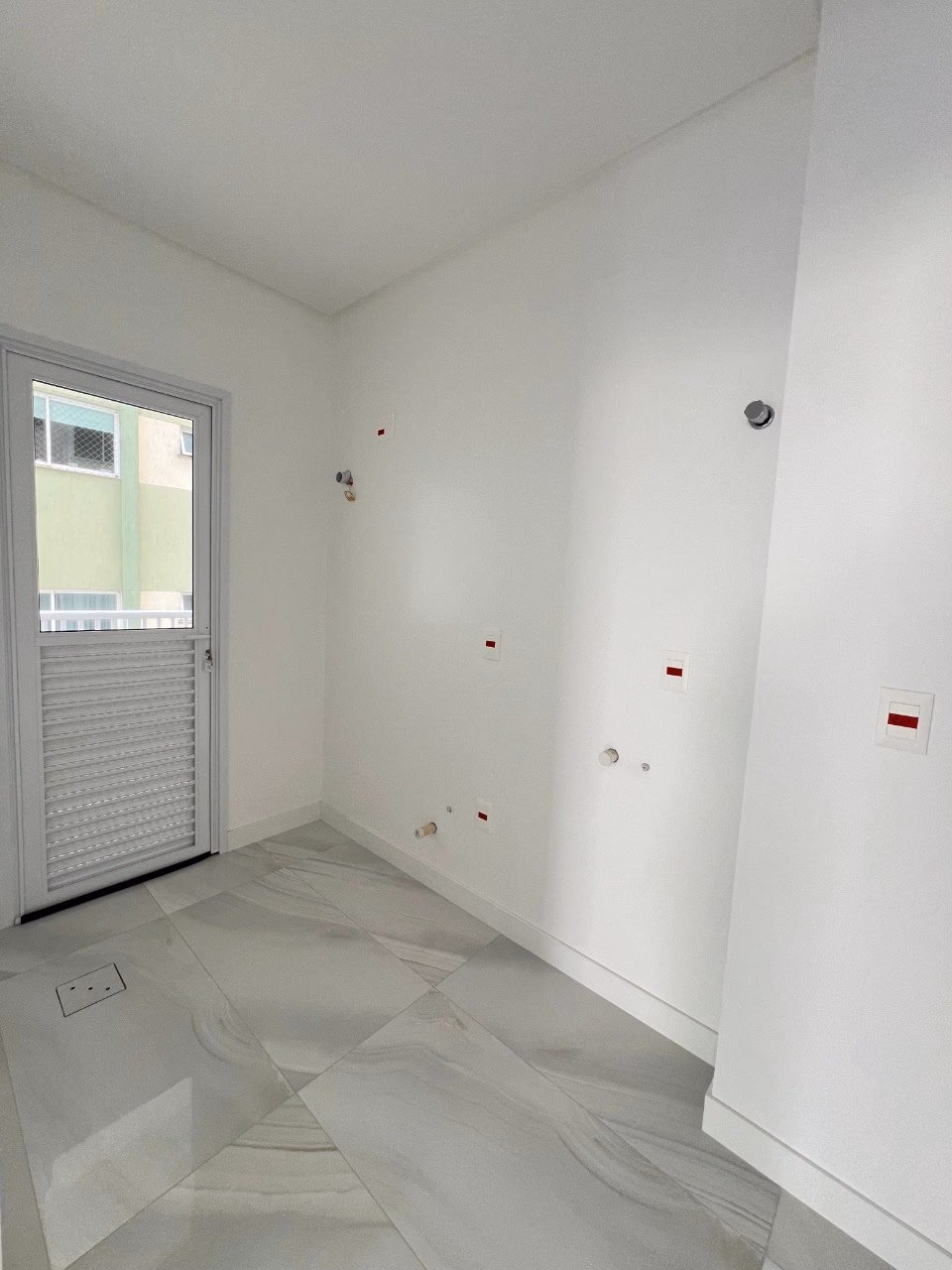 Apartamento 4 suítes em Meia Praia — Meia Praia, Itapema