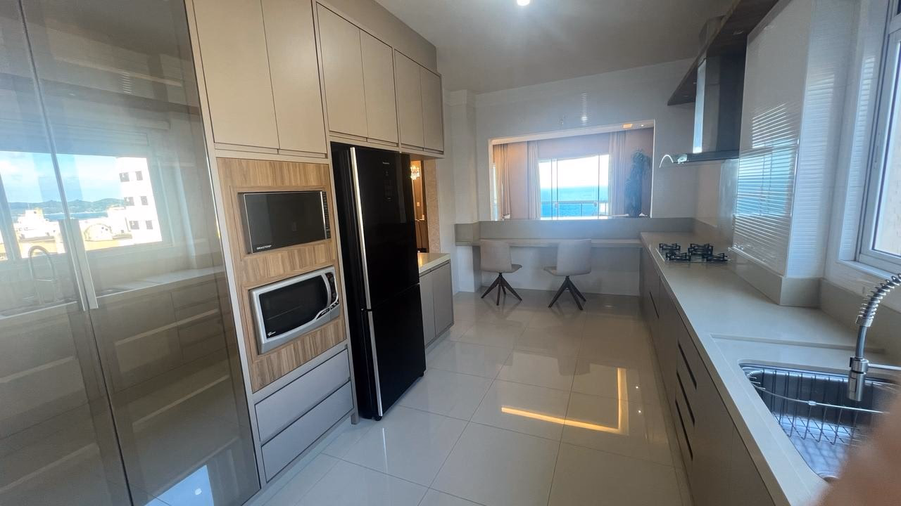 Apartamento 4 suítes em Meia Praia — Meia Praia, Itapema