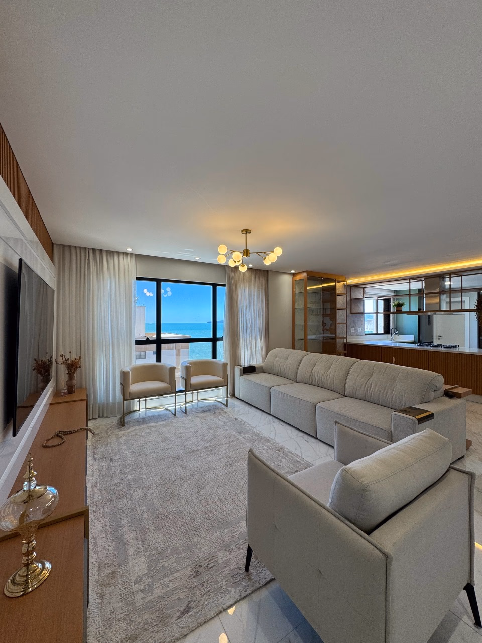 Apartamento 4 suítes em Meia Praia — Meia Praia, Itapema