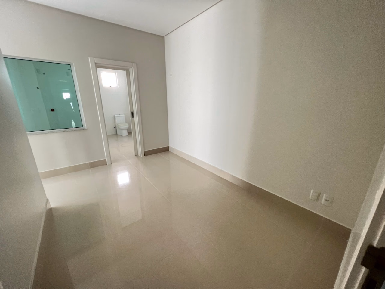 Apartamento 4 suítes em Meia Praia — Meia Praia, Itapema