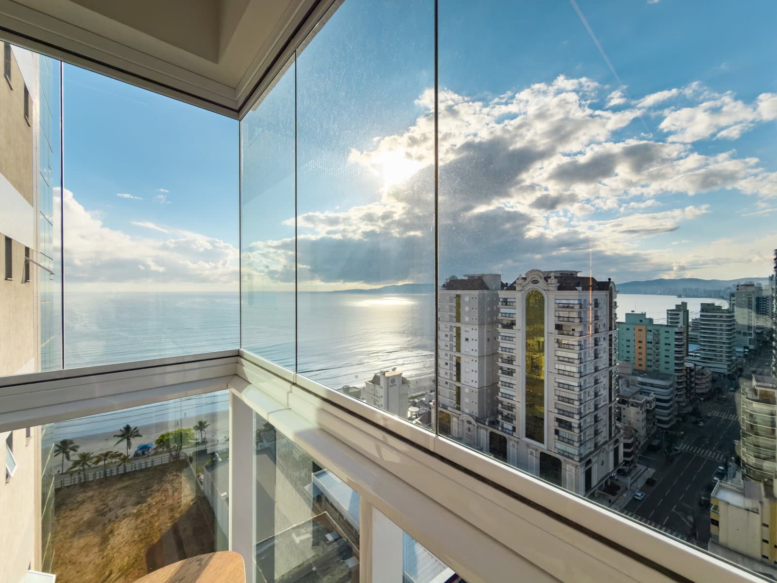 Cobertura 4 suítes em Meia Praia — Meia Praia, Itapema