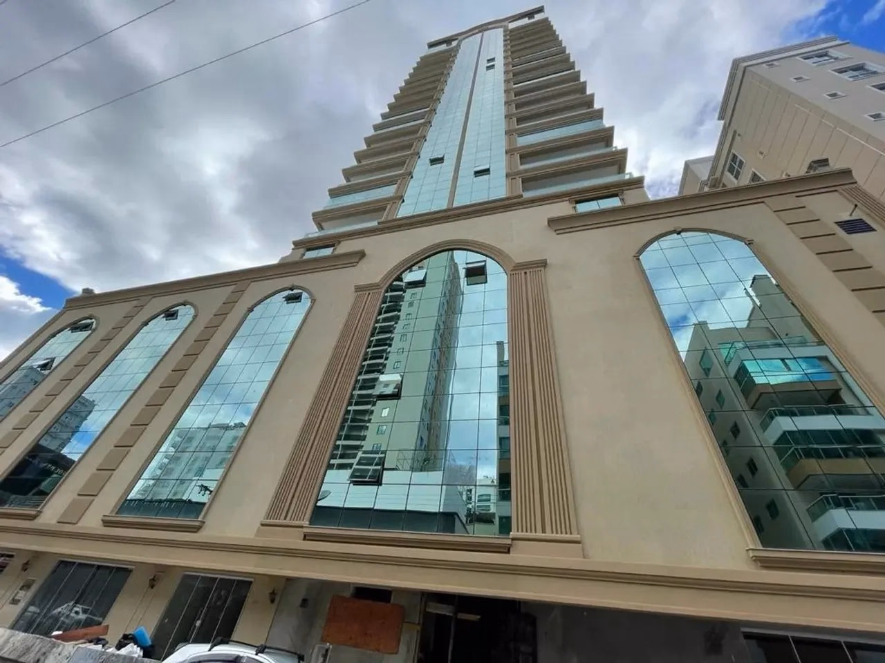 Edifício Magestic — Meia Praia