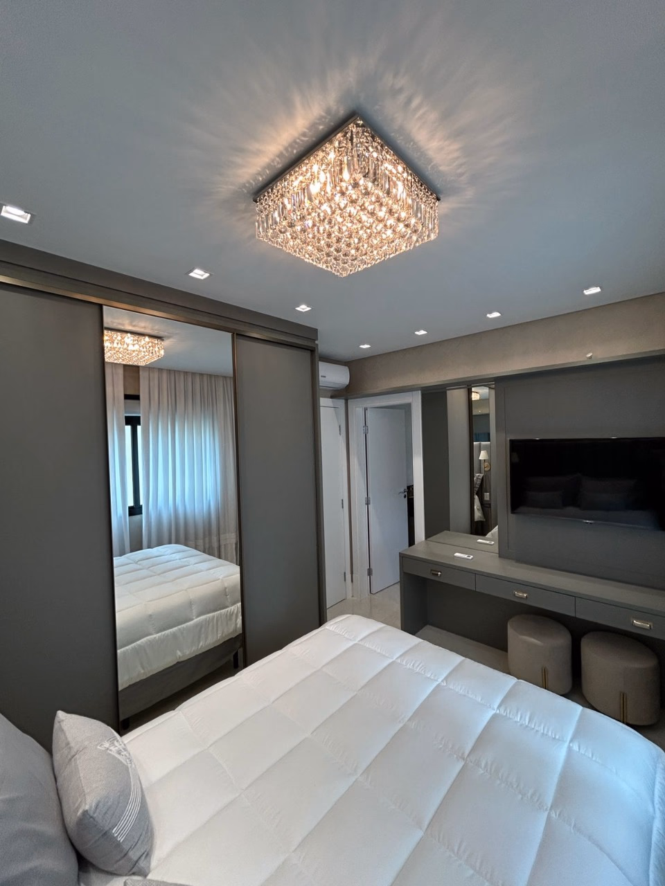 Apartamento 4 suítes em Meia Praia — Meia Praia, Itapema