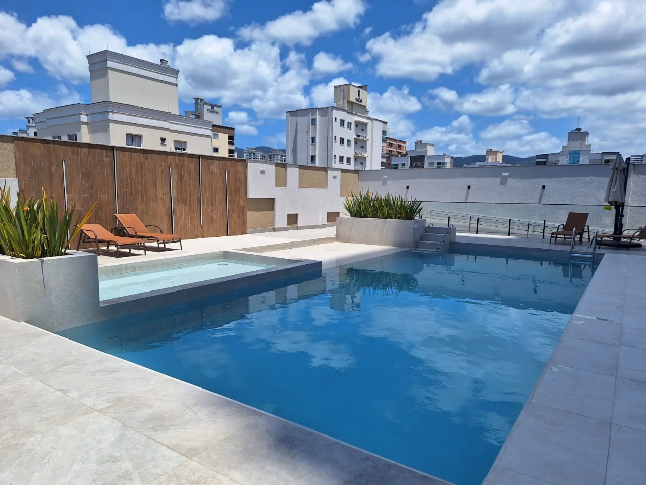 Residencial Ilha do Mel, Rua 264, Bairro Meia Praia, Itapema - SC (10)