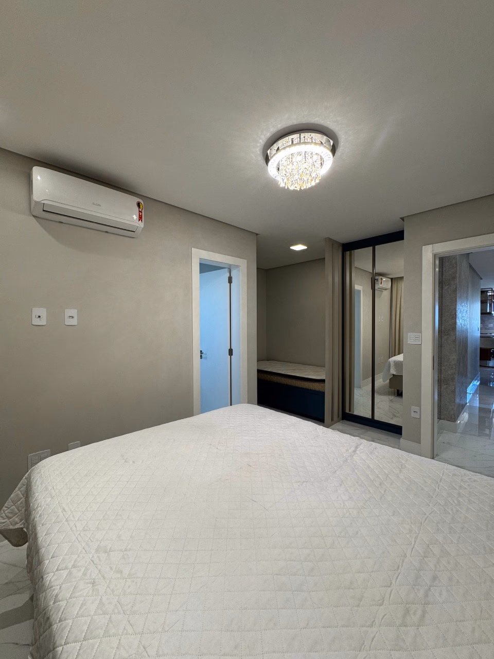 Apartamento 4 suítes em Meia Praia — Meia Praia, Itapema