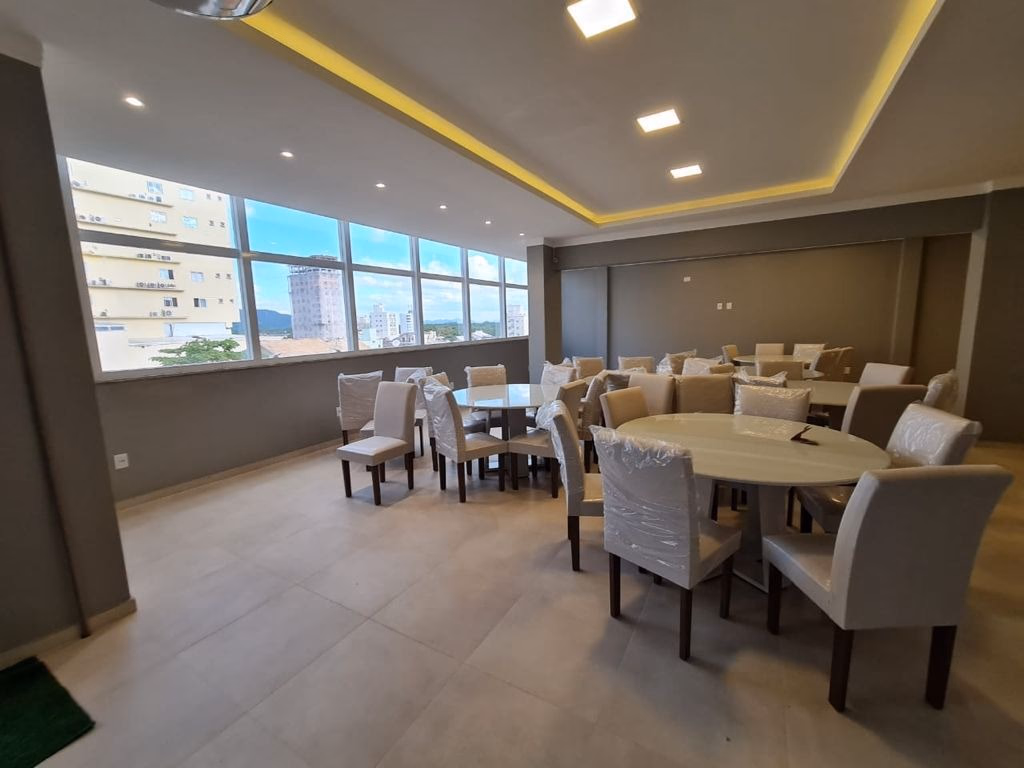 Apartamento a venda em Meia Praia (18)