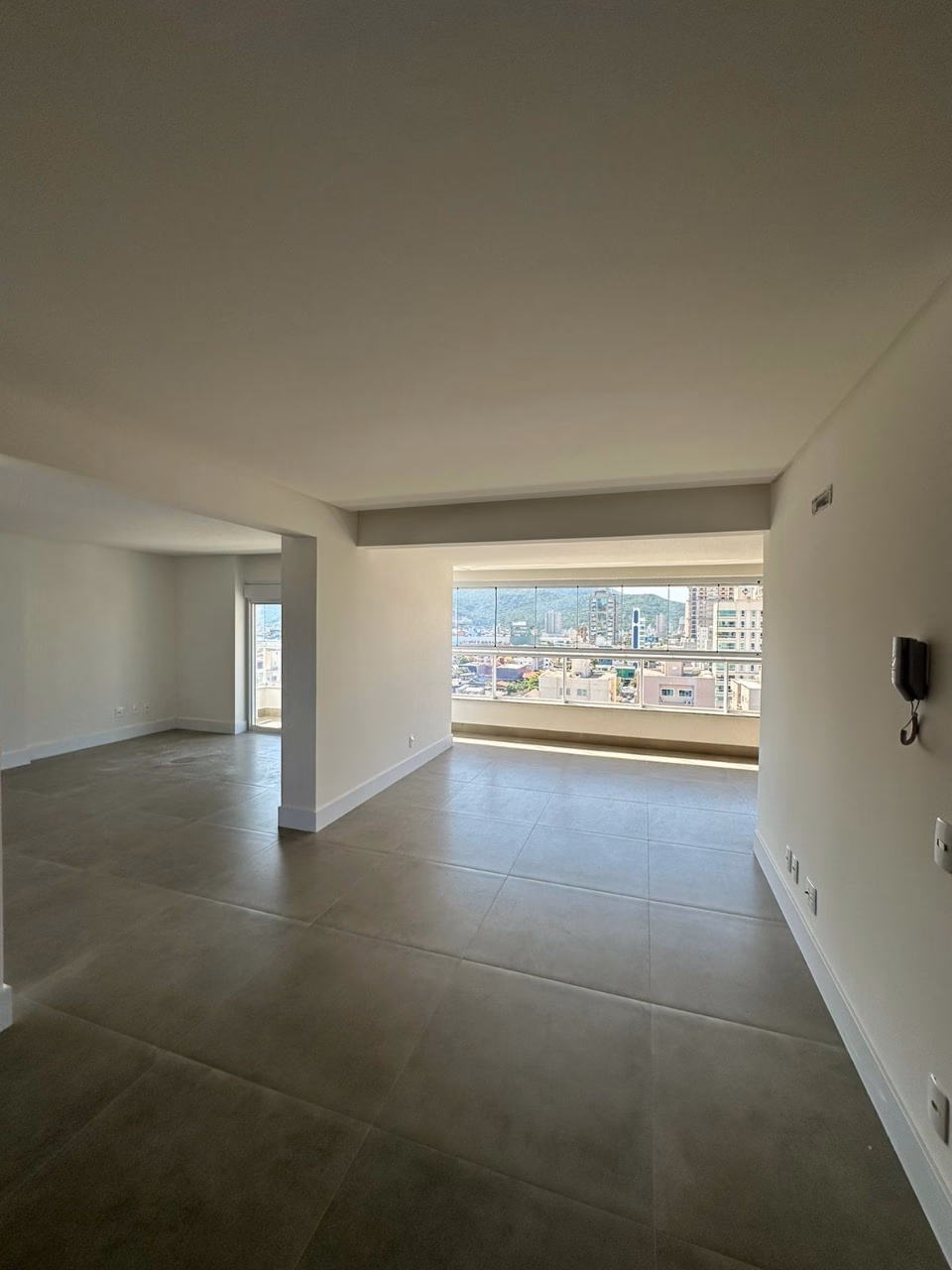 Apartamento 3 suítes em Meia Praia — Meia Praia, Itapema