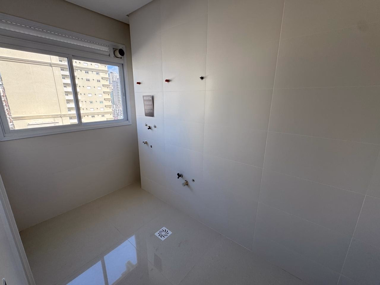 Apartamento 4 suítes em Meia Praia — Meia Praia, Itapema