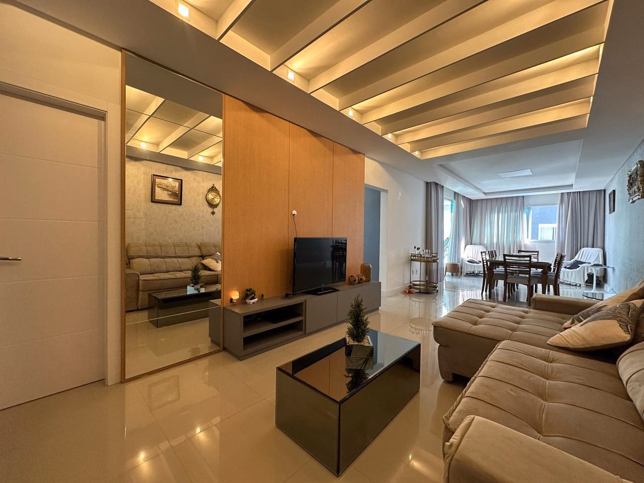Apartamento 3 suítes em Meia Praia — Meia Praia, Itapema