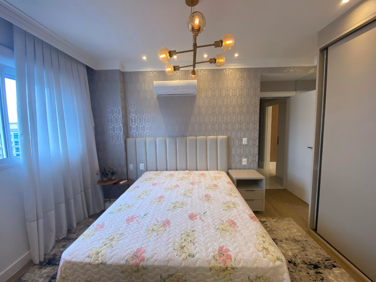 Cobertura 4 suítes em Meia Praia — Meia Praia, Itapema