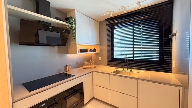 Apartamento 4 suítes em Meia Praia — Meia Praia, Itapema