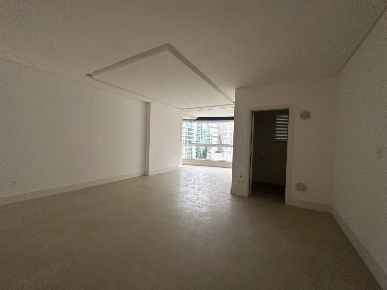 Apartamento 3 suítes em Meia Praia — Meia Praia, Itapema