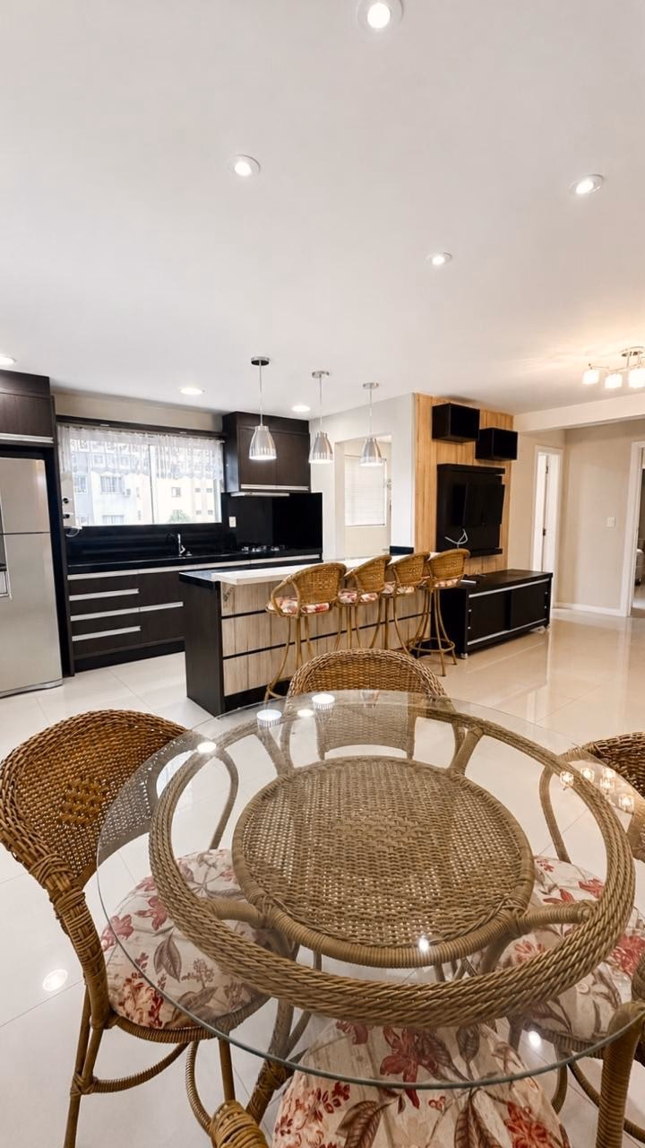 Apartamento 2 suítes em Meia Praia — Meia Praia