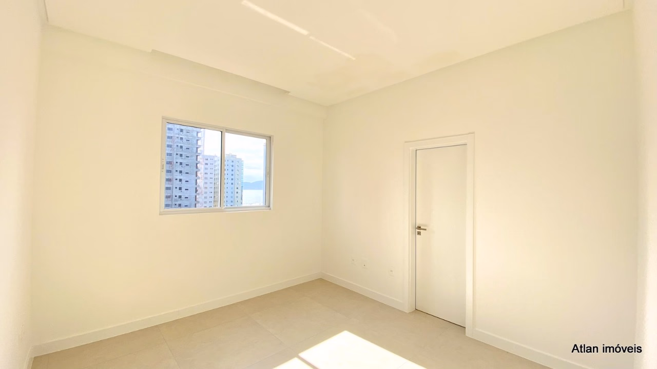 Apartamento 3 suítes em Meia Praia — Meia Praia, Itapema