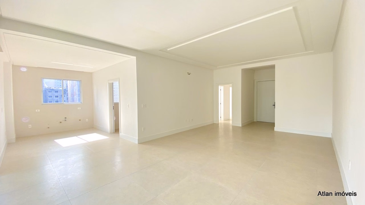 Apartamento 3 suítes em Meia Praia — Meia Praia, Itapema
