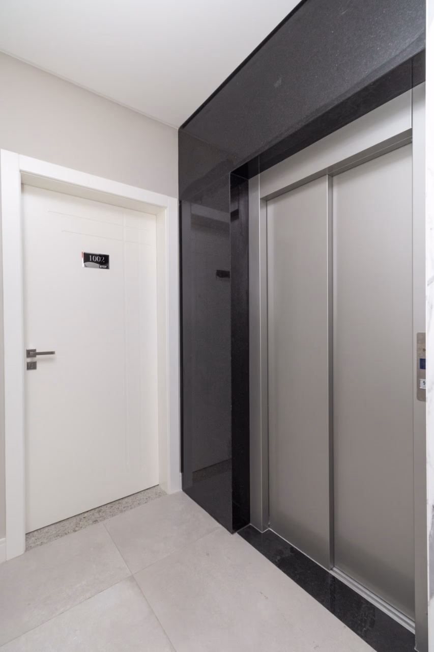 Apartamento 4 suítes em Meia Praia — Meia Praia, Itapema