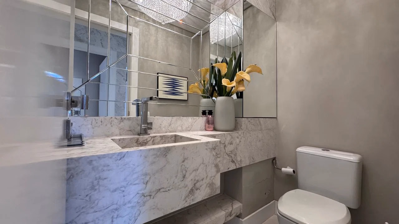 Apartamento 4 suítes em Meia Praia — Meia Praia, Itapema
