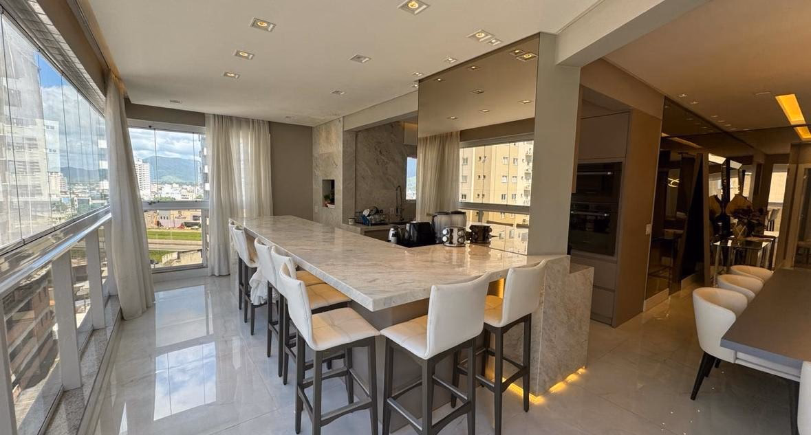 Apartamento 4 suítes em Meia Praia — Meia Praia, Itapema