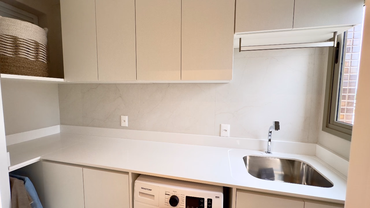 Apartamento 3 suítes em Meia Praia — Meia Praia, Itapema